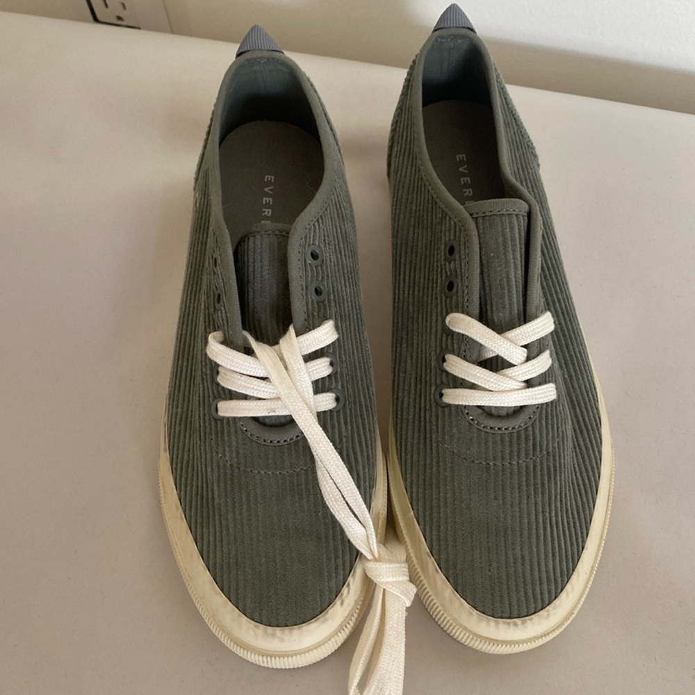 Everlane The forever sneaker sage green